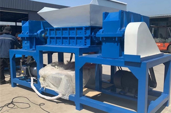 Máquina de trituração para reciclagem de resíduos de pneus HT800