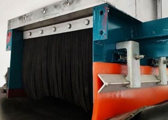 Correia transportadora de uretano que contorna a tira de proteção do transporte a granel flexível de baixa fricção