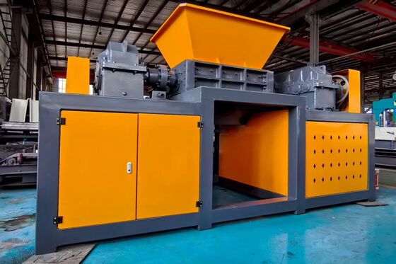 Máquina trituradora de motor duplo 60 kW de potência total para pneus