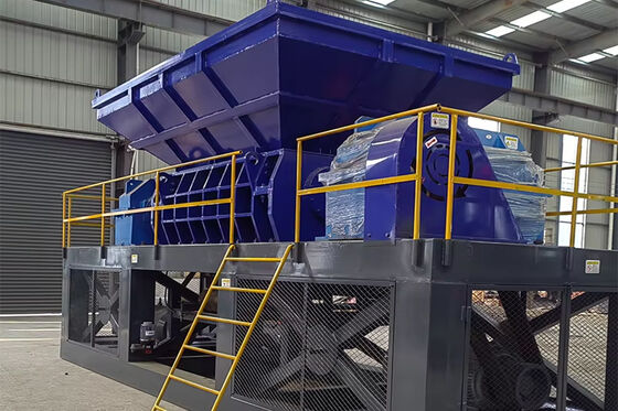 Máquina de trituração de dois eixos de 380 V/50 Hz para a fábrica europeia de reciclagem