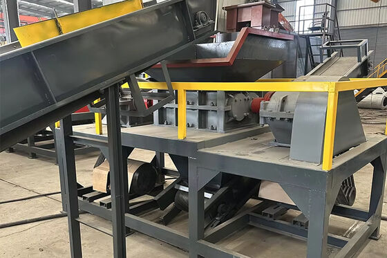 800-1500 kg/h Triturador de eixo duplo para pedaços de plástico duro