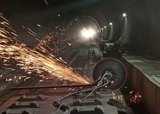 Serra hidráulica de parede para corte preciso e de baixa vibração de concreto armado